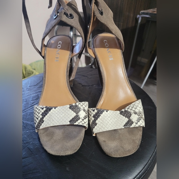 Size 10 Snakeskin Coach Block Heel Sandal - Picture 4 of 5